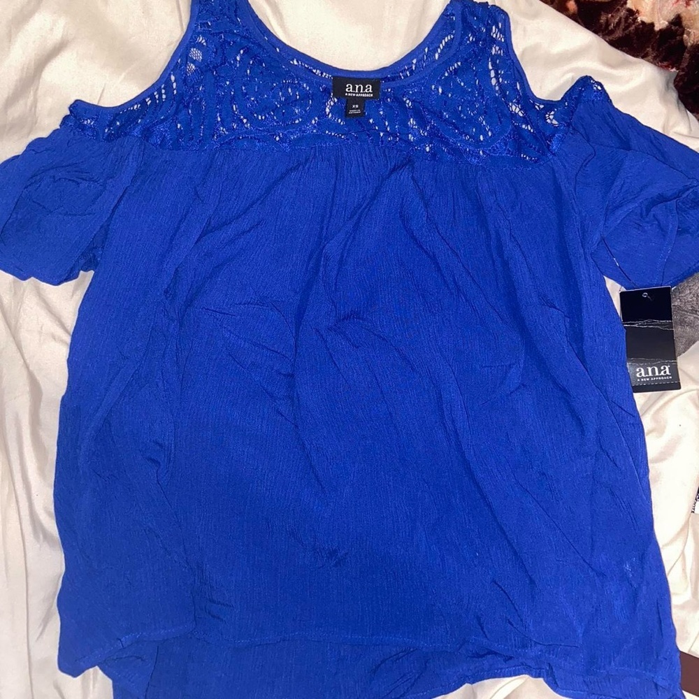 A.N.A Women's Blue Cold Shoulder Top